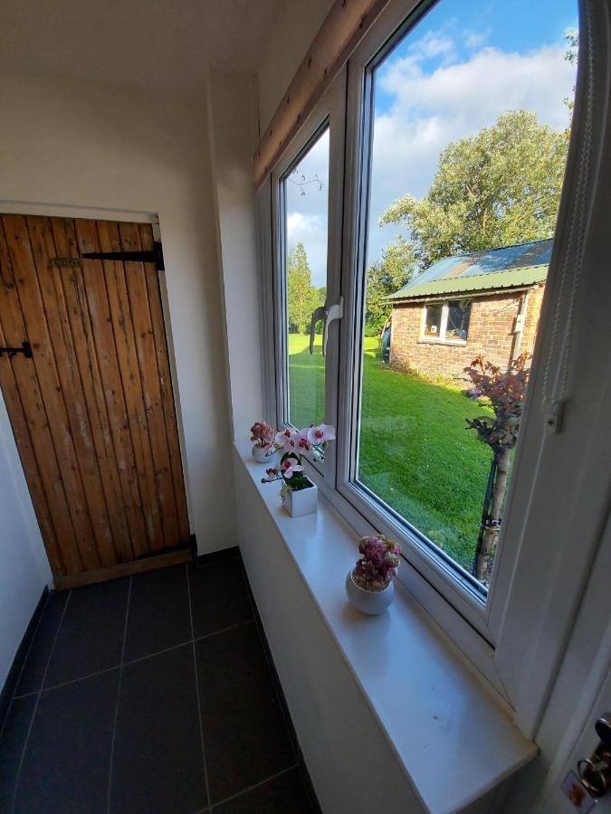 Saughall Mill Farm Cottage Chester Exteriör bild
